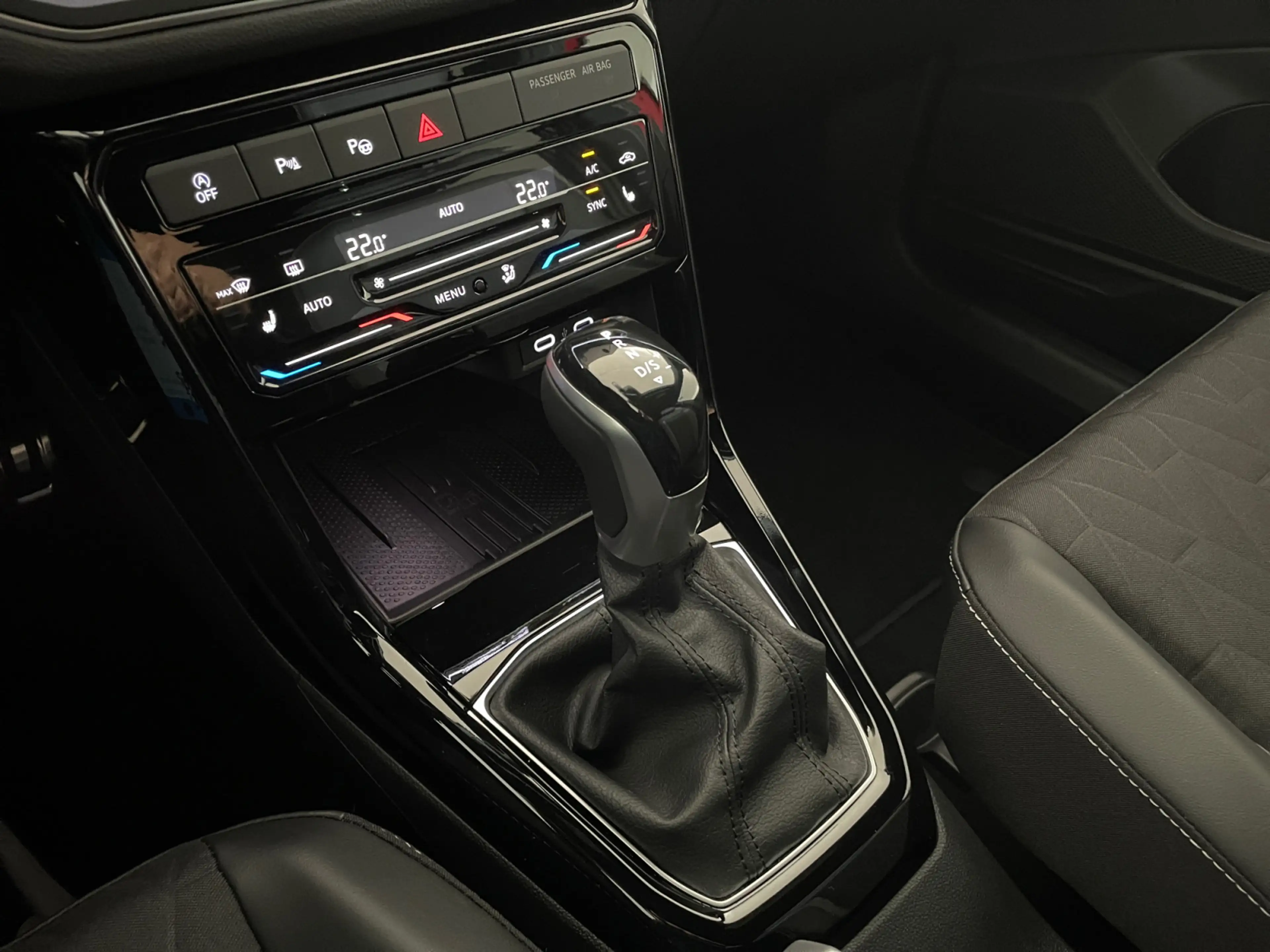 Volkswagen T-Cross Life 1.0 l TSI 85 kW (116 PS) 7- — photo 7