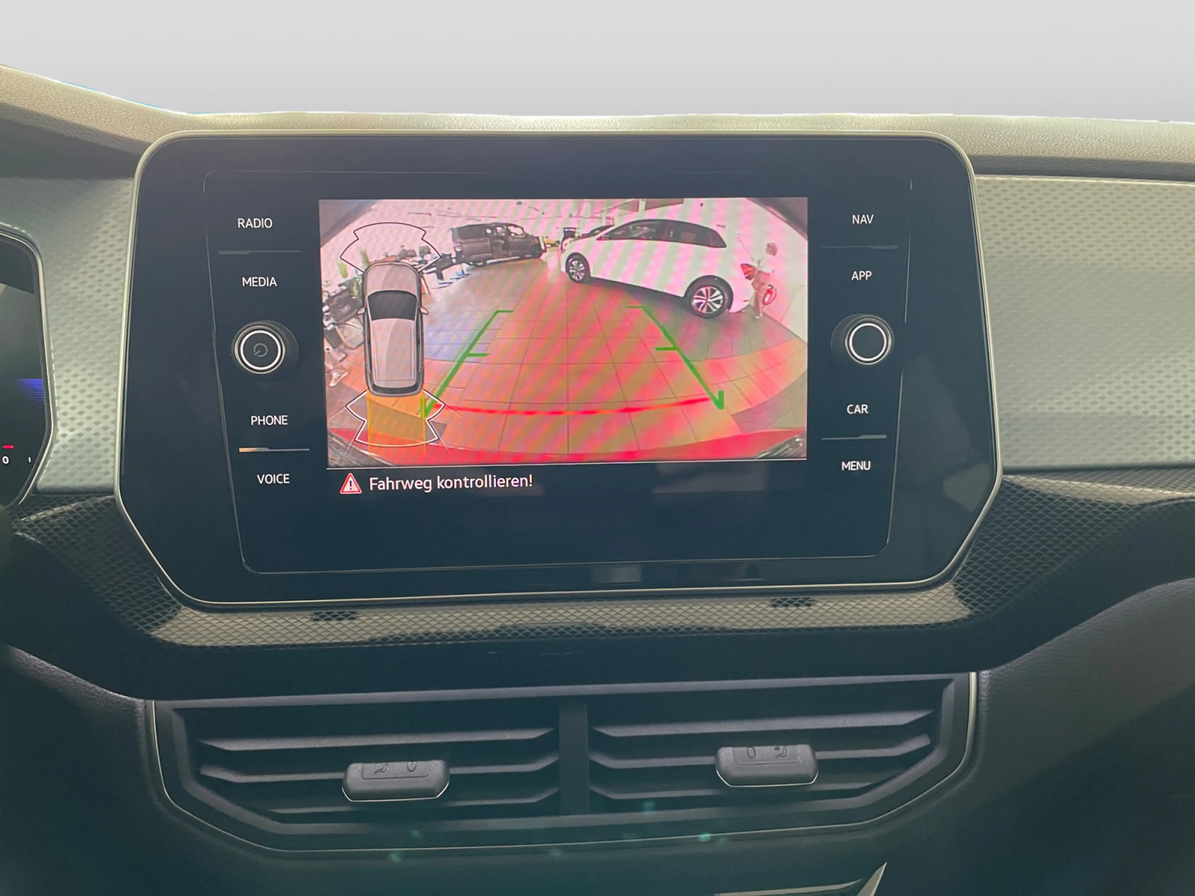 Volkswagen T-Cross Life 1.0 l TSI 85 kW (116 PS) 7- — photo 14