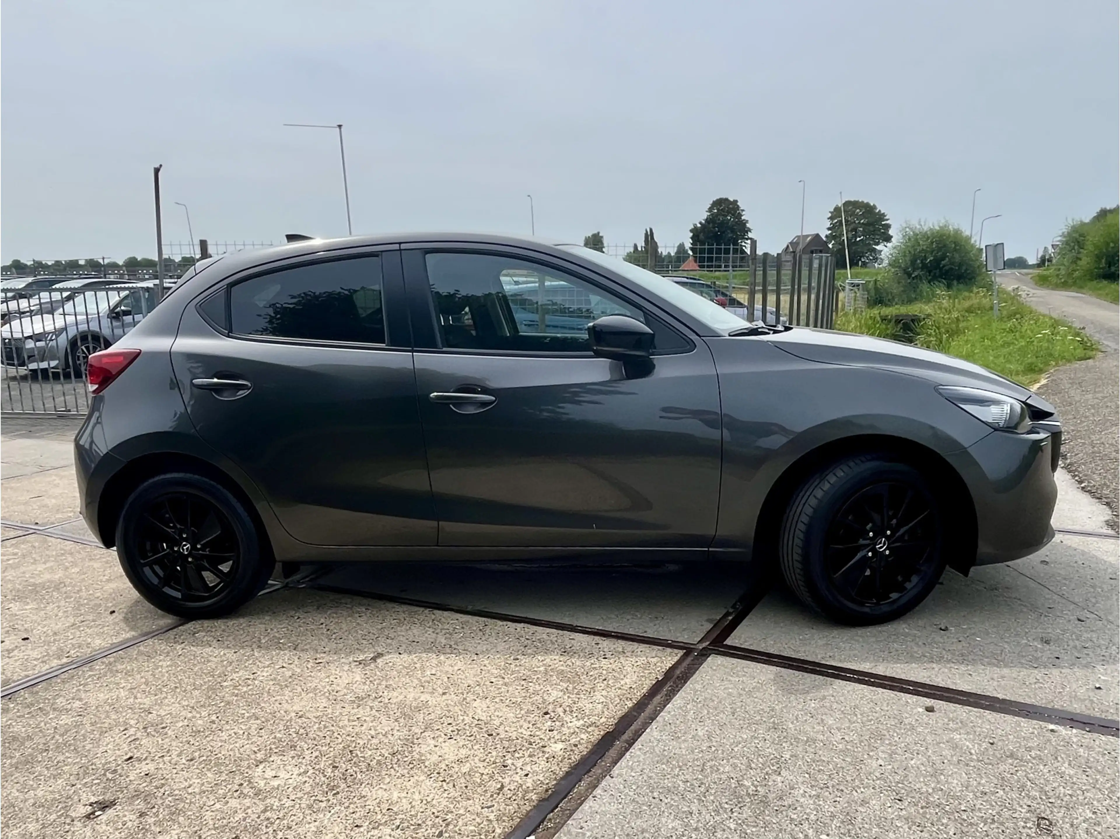 Mazda 2 1.5 e-SkyActiv-G 90 Homura — photo 4