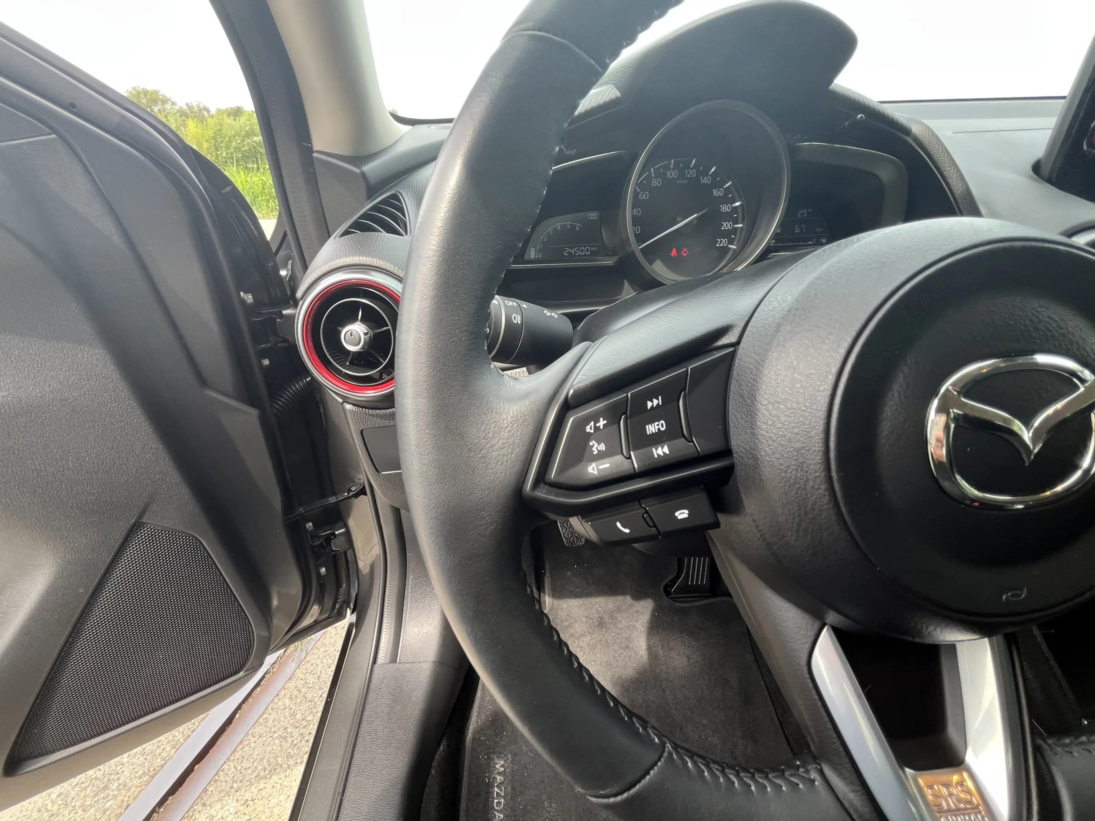 Mazda 2 1.5 e-SkyActiv-G 90 Homura — photo 14