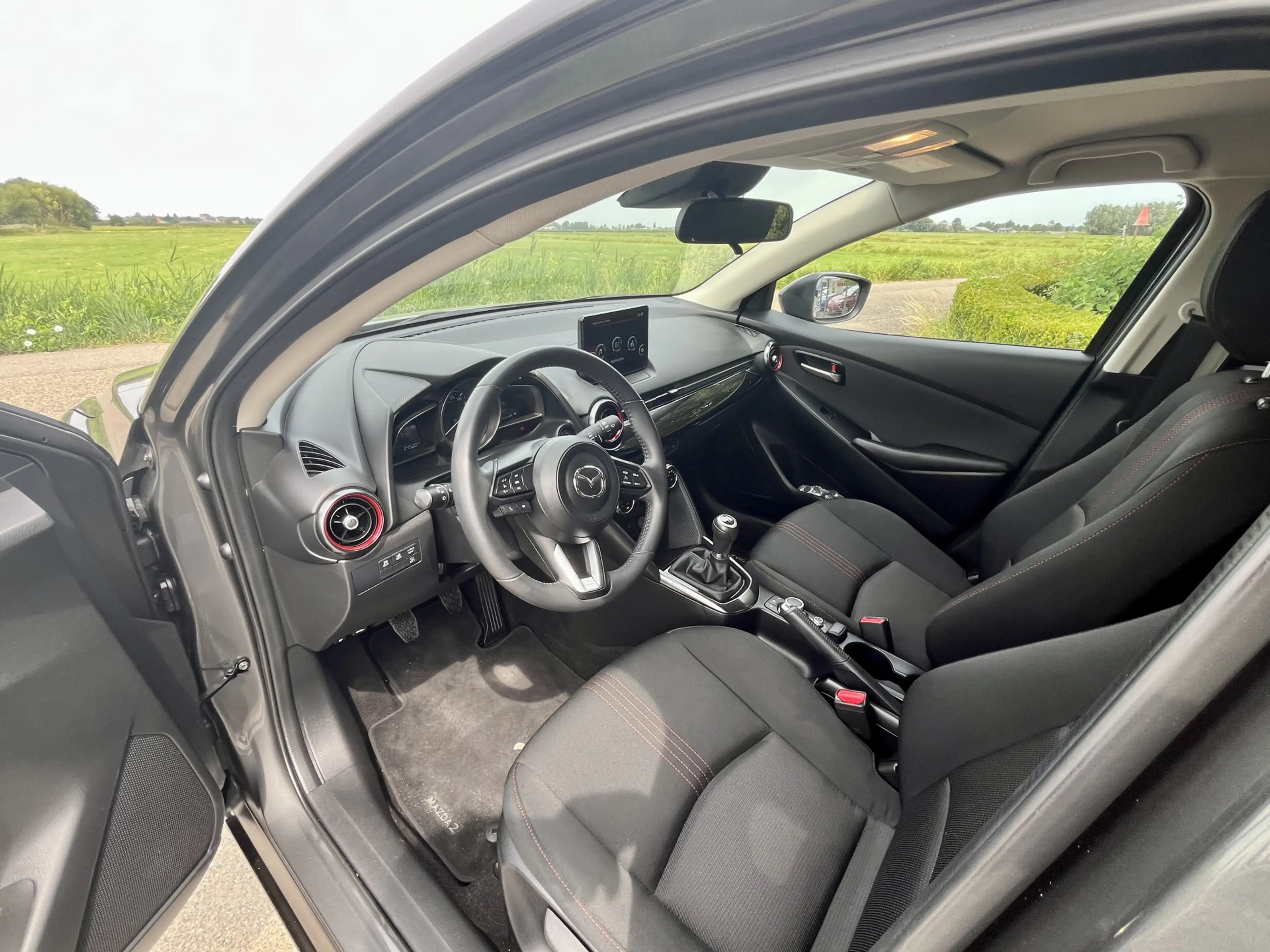 Mazda 2 1.5 e-SkyActiv-G 90 Homura — photo 11