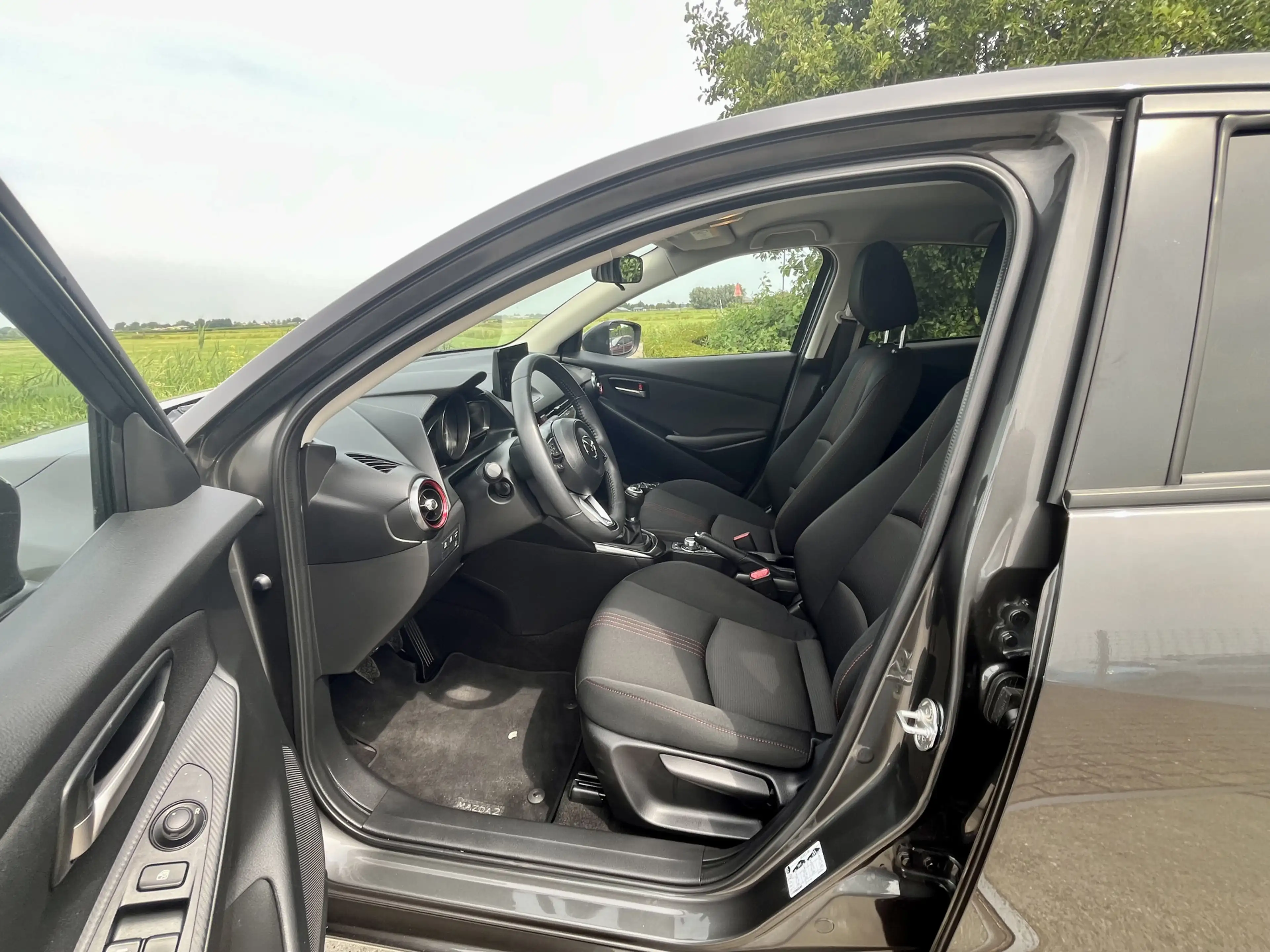 Mazda 2 1.5 e-SkyActiv-G 90 Homura — photo 9