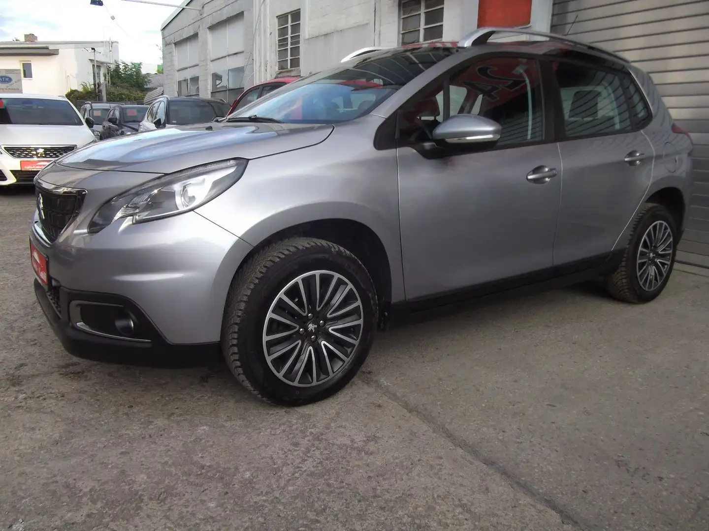 Peugeot 2008 Active Gris - 1