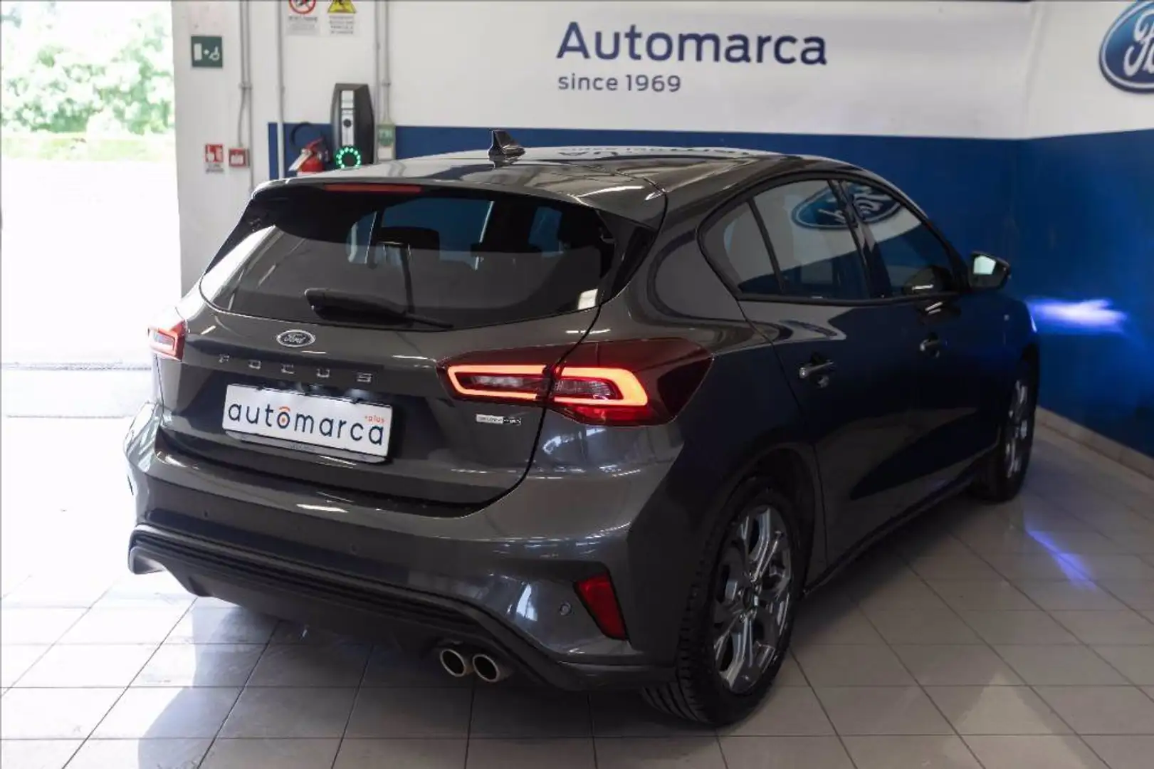 Ford Focus 1.0 ecoboost h ST-Line Design 125cv Gris - 2