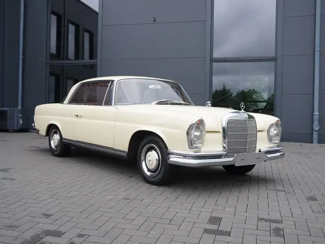 Mercedes-Benz 220 SEC  W 111