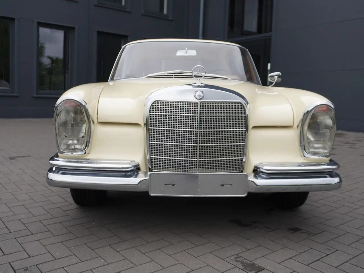 Mercedes-Benz 220 SEC W 111, foto 8