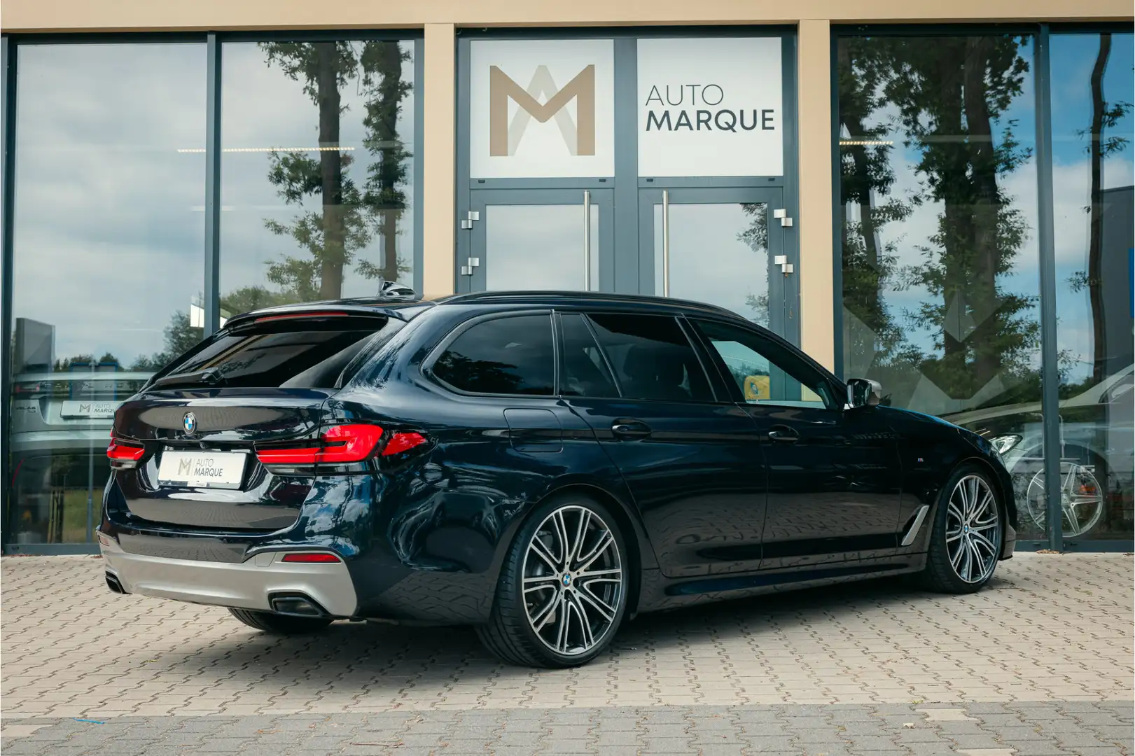 BMW 5 Serie Touring 520i Aut. | High Executive | M-Spo Zwart - 2