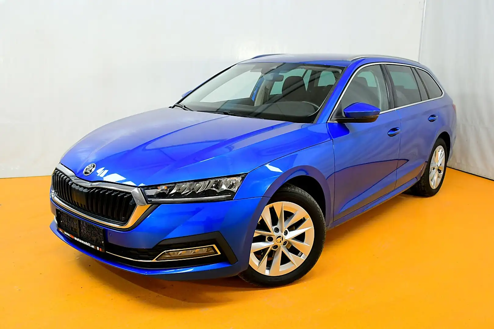 Skoda Octavia Combi 2,0 TDI Style DSG Bleu - 1