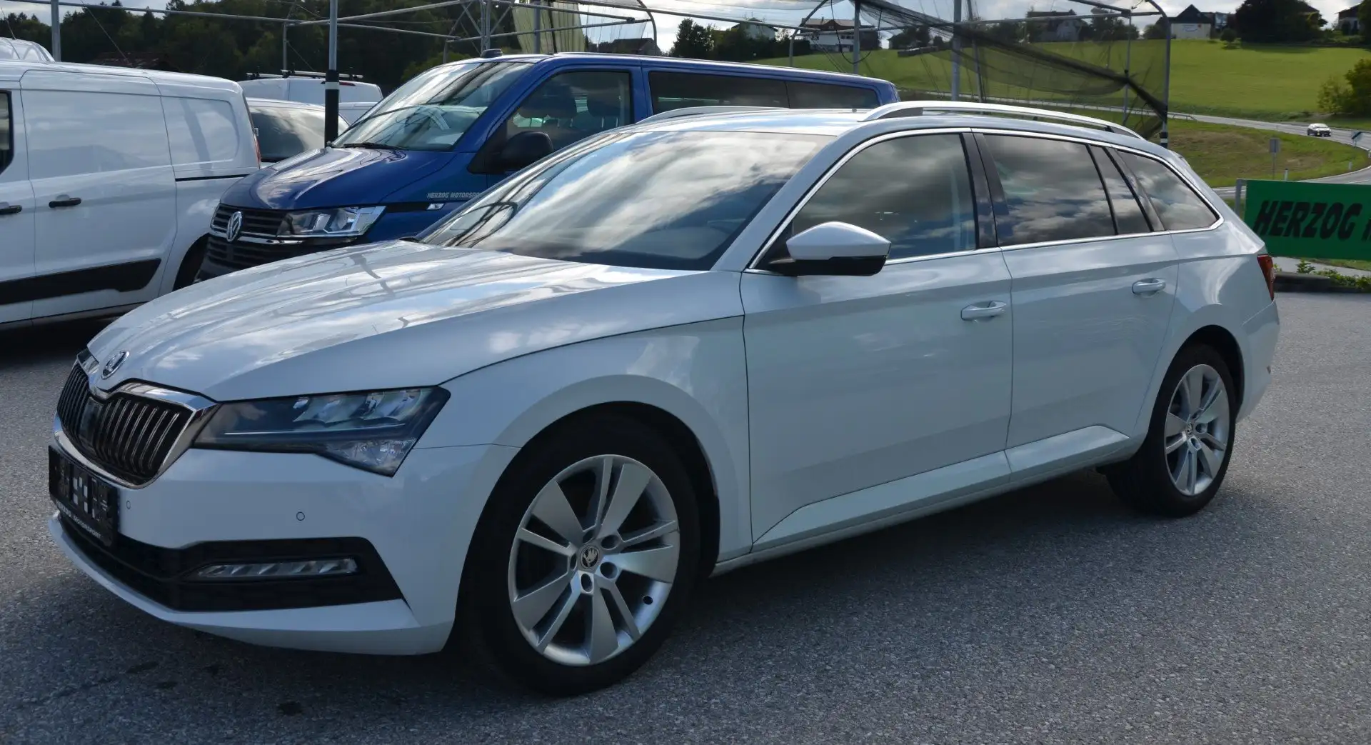 Skoda Superb Superb Kombi 2,0 TDI DSG LED VIRTUAL ACC 1.Besitz Weiß - 2