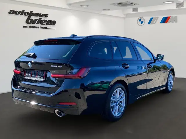 BMW 3 Series view 3
