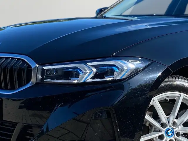 BMW 3 Series view 5