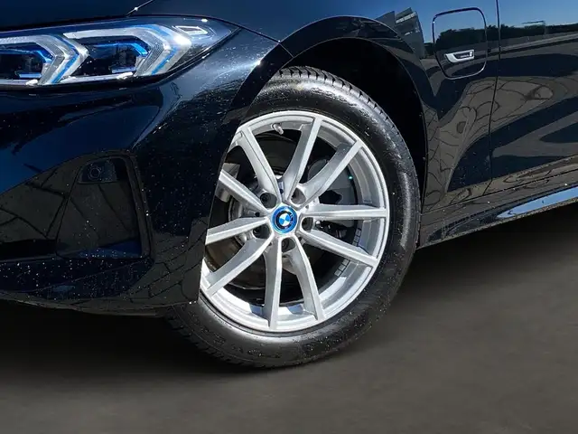 BMW 3 Series view 6