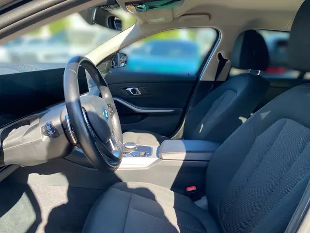 BMW 3 Series view 7