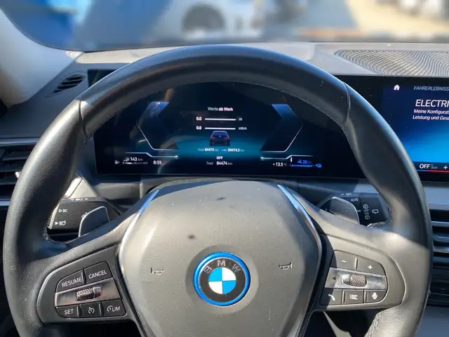 BMW 3 Series view 8