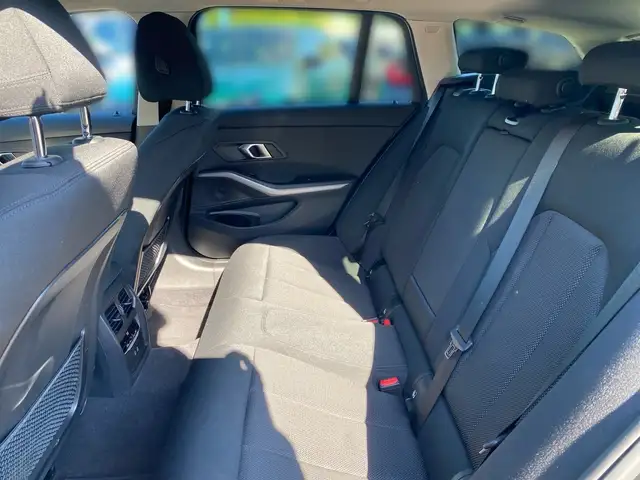 BMW 3 Series view 11