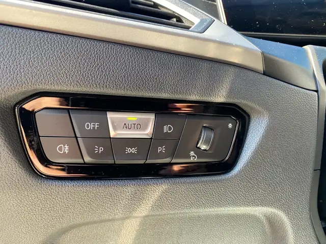 BMW 3 Series view 14
