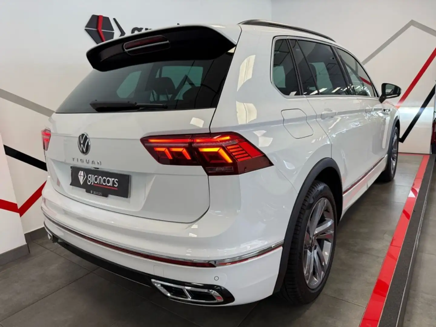 Volkswagen Tiguan 2.0TDI R-Line DSG 110kW - 2