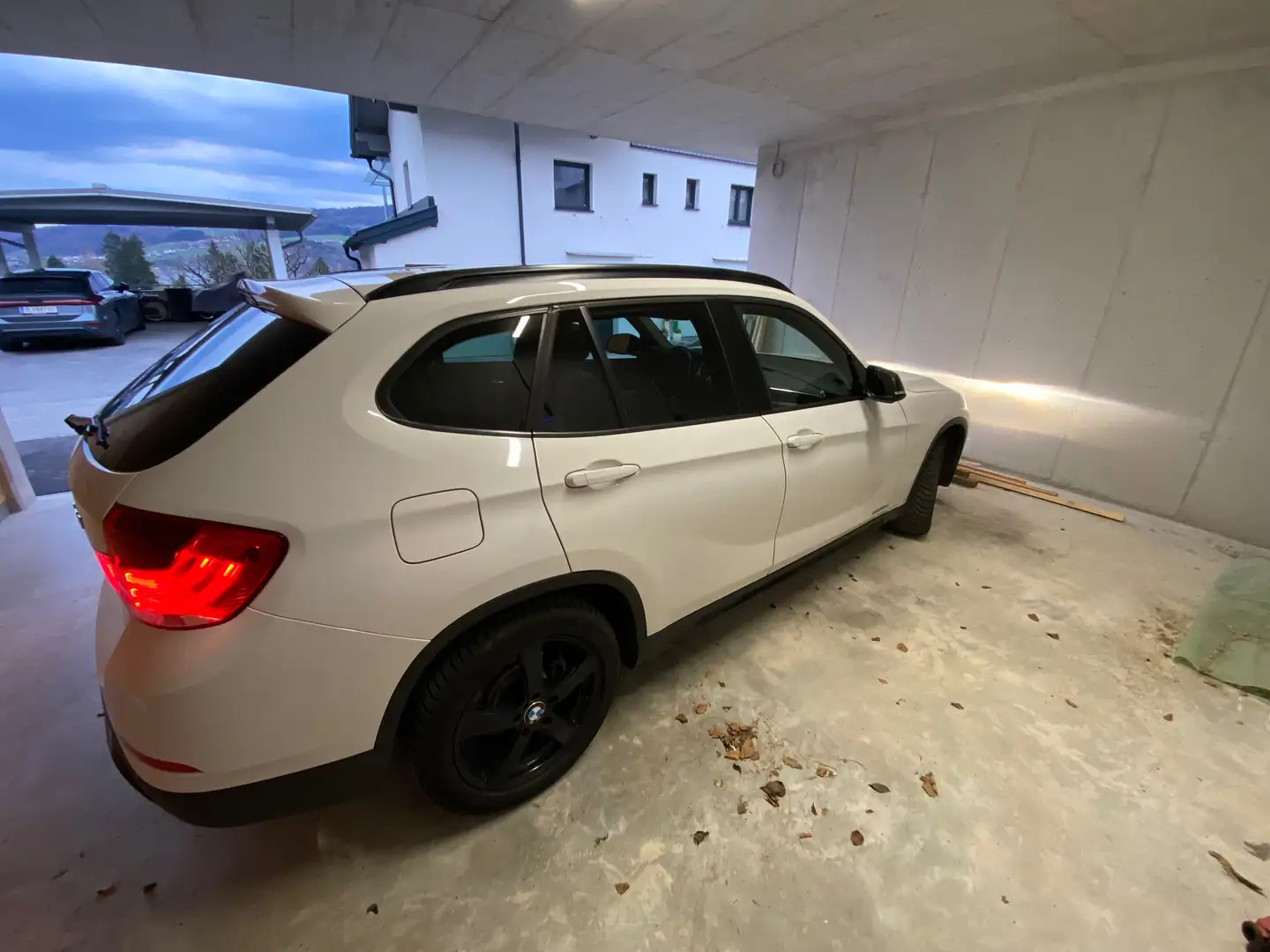 BMW X1 X1 xDrive18d Österreich-Paket Aut. AT-Paket Weiß - 2