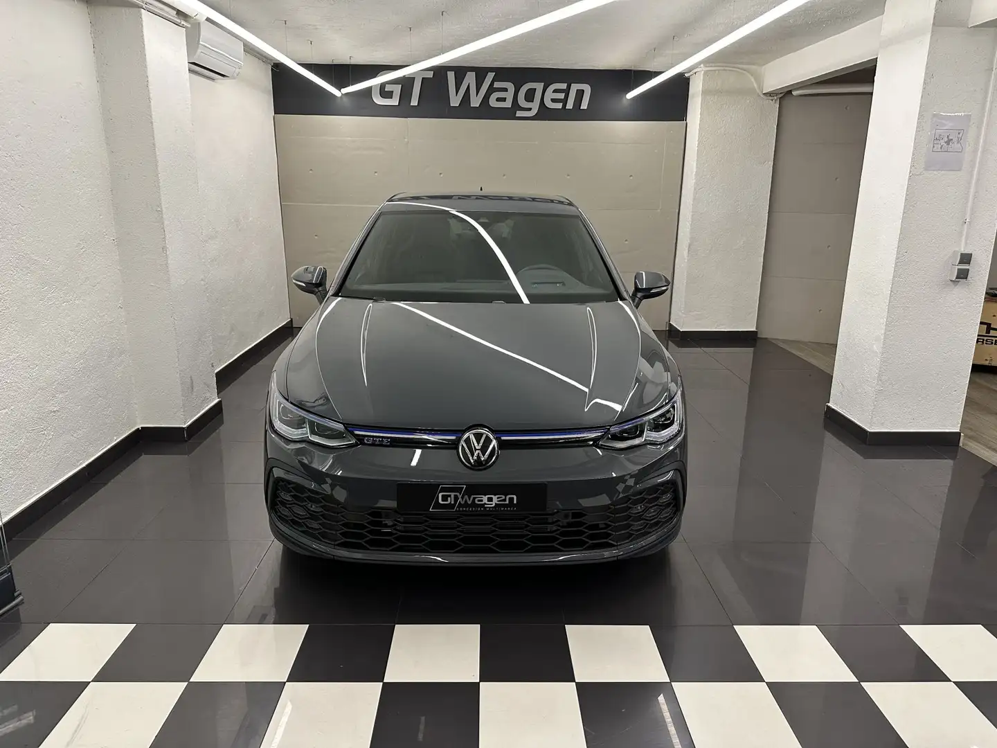 Volkswagen Golf GTE 1.5 PHEV 130kW / 85kW DSG Grijs - 1