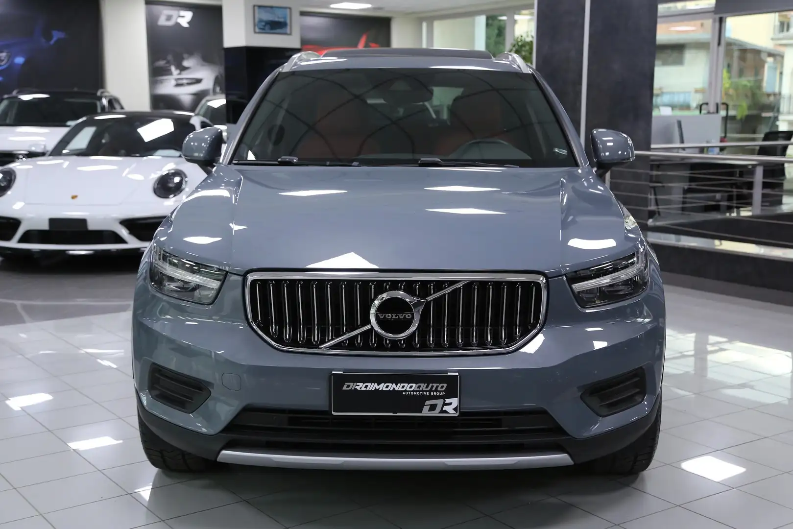 Volvo XC40 T5 Recharge Plug-in Hybrid Inscription auto Grigio - 2