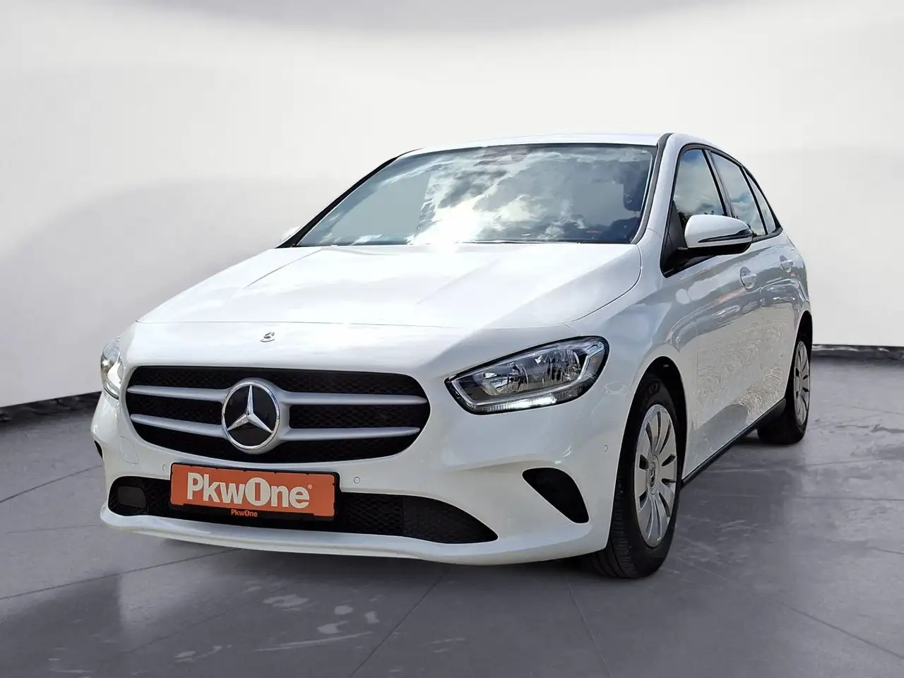 Mercedes-Benz B 180 PDC*KAMERA*NAVI*SHZ*KLIMA*TEMPOMAT*LED — photo 1 of 18