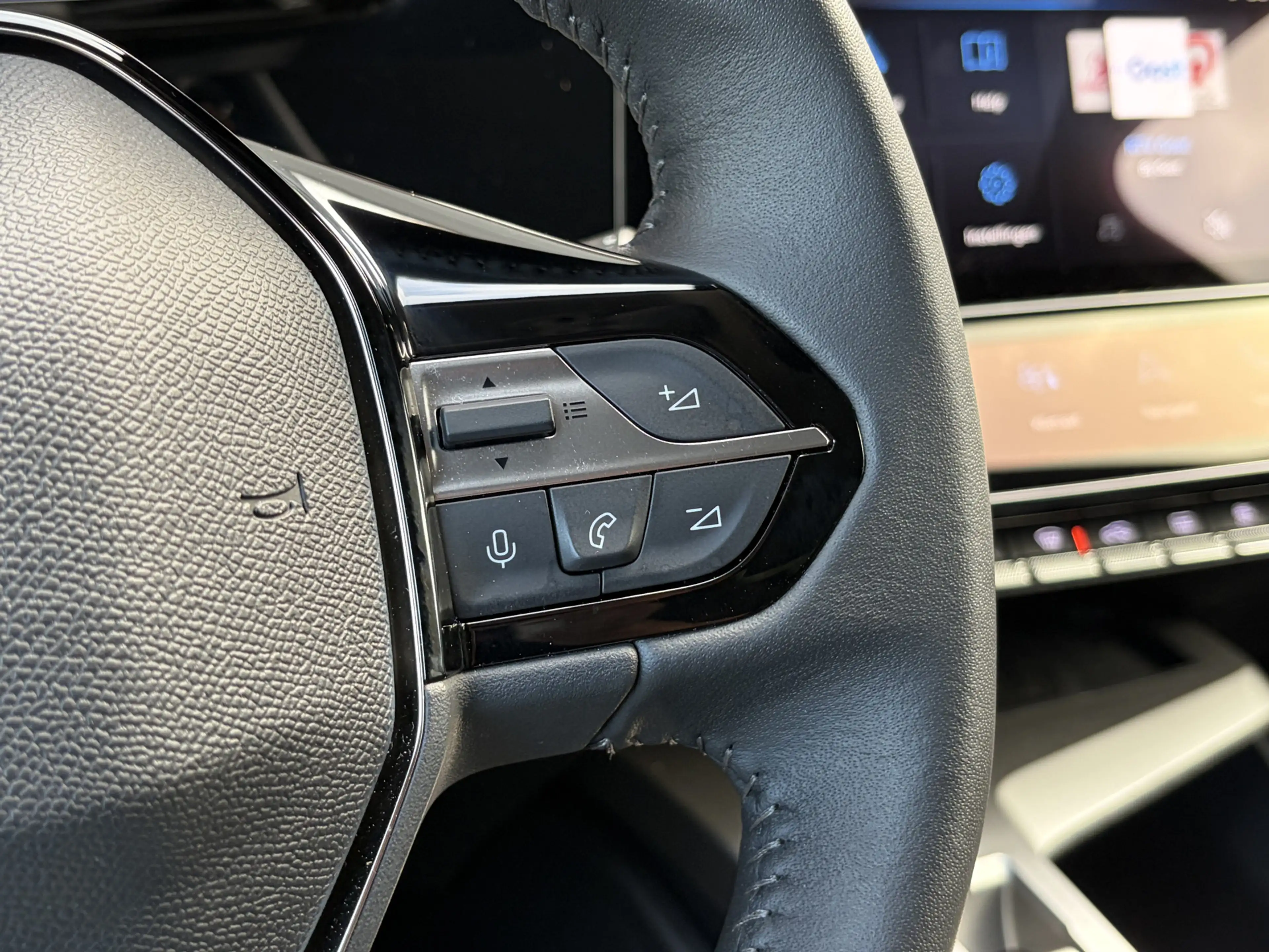 Peugeot 408 1.2 Hybrid 145 e-DCS6 Allure Navigatie / Camera / — photo 27