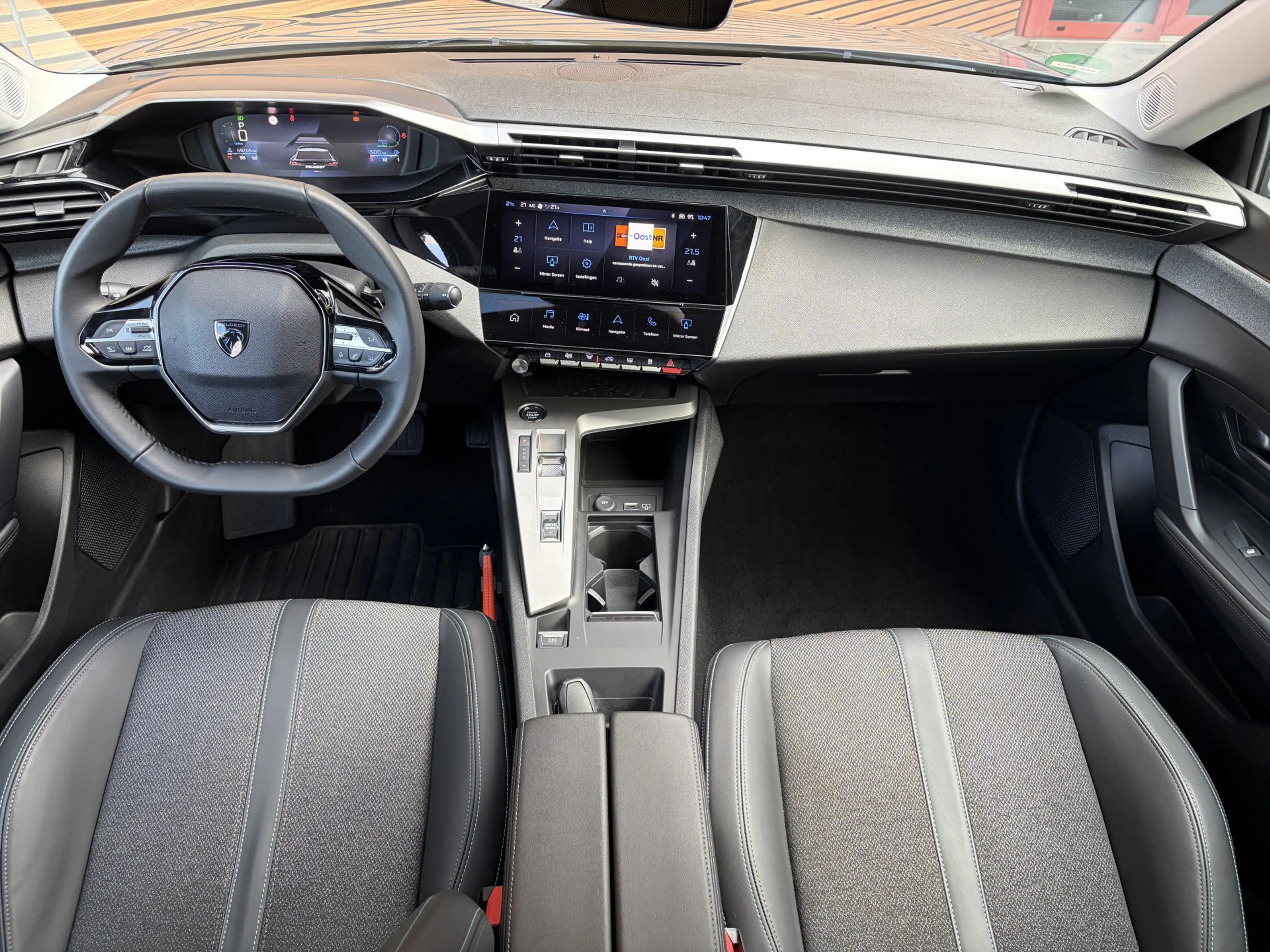 Peugeot 408 1.2 Hybrid 145 e-DCS6 Allure Navigatie / Camera / — photo 2