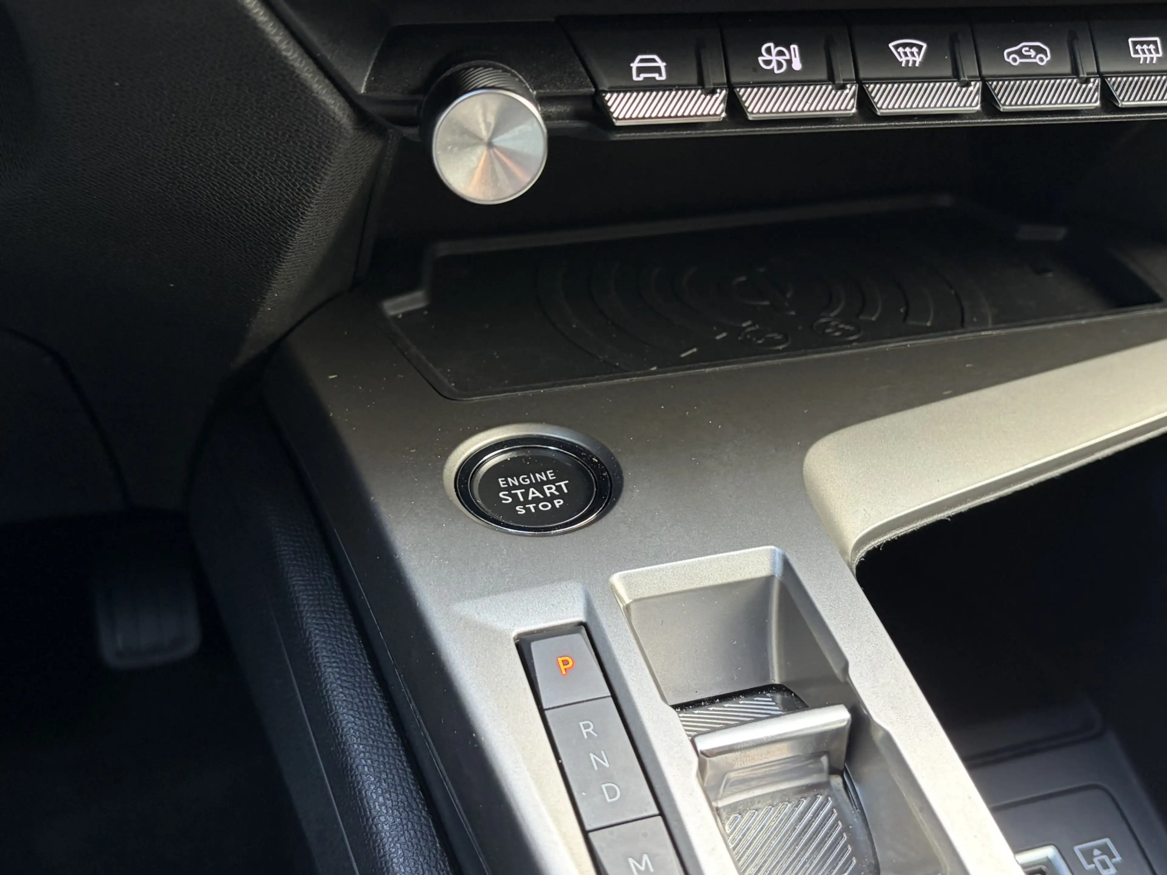 Peugeot 408 1.2 Hybrid 145 e-DCS6 Allure Navigatie / Camera / — photo 34