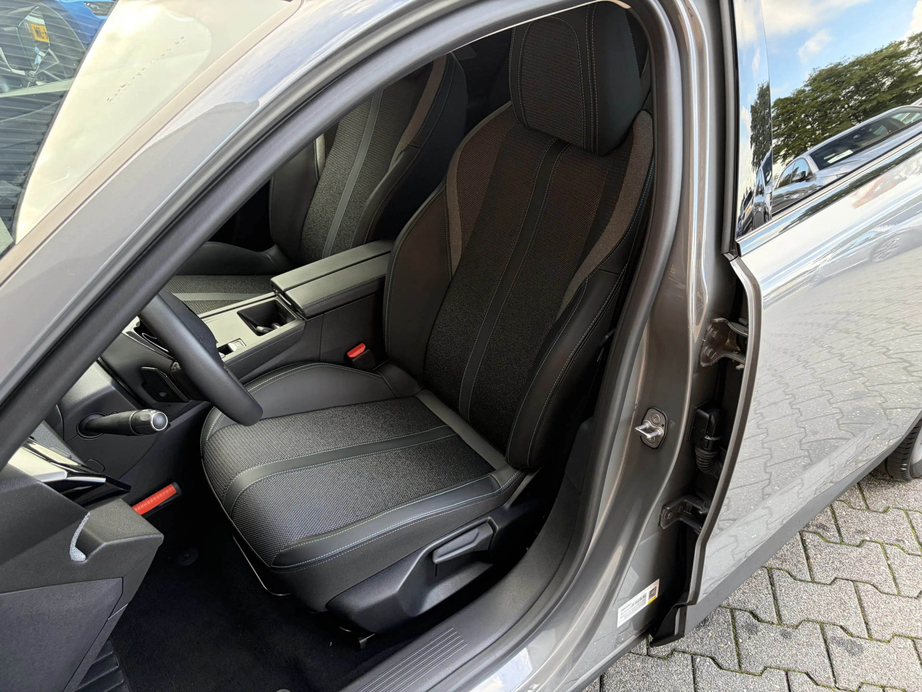 Peugeot 408 1.2 Hybrid 145 e-DCS6 Allure Navigatie / Camera / — photo 43