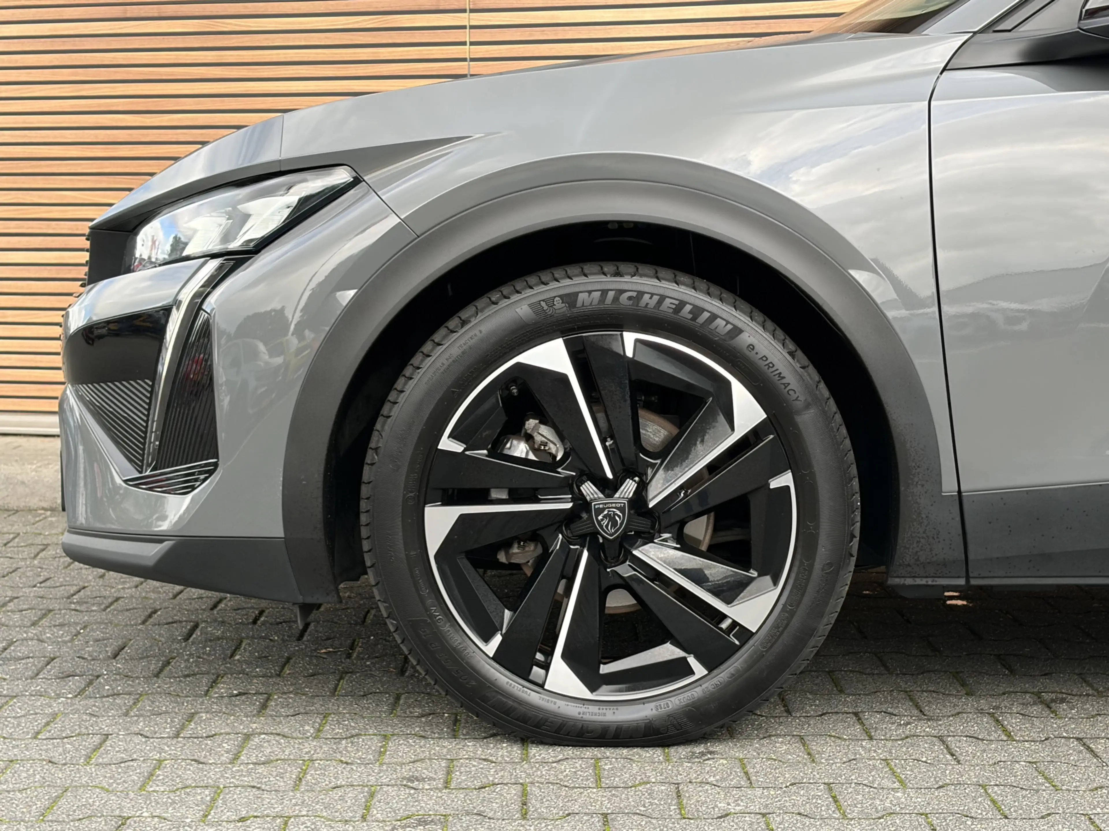 Peugeot 408 1.2 Hybrid 145 e-DCS6 Allure Navigatie / Camera / — photo 14