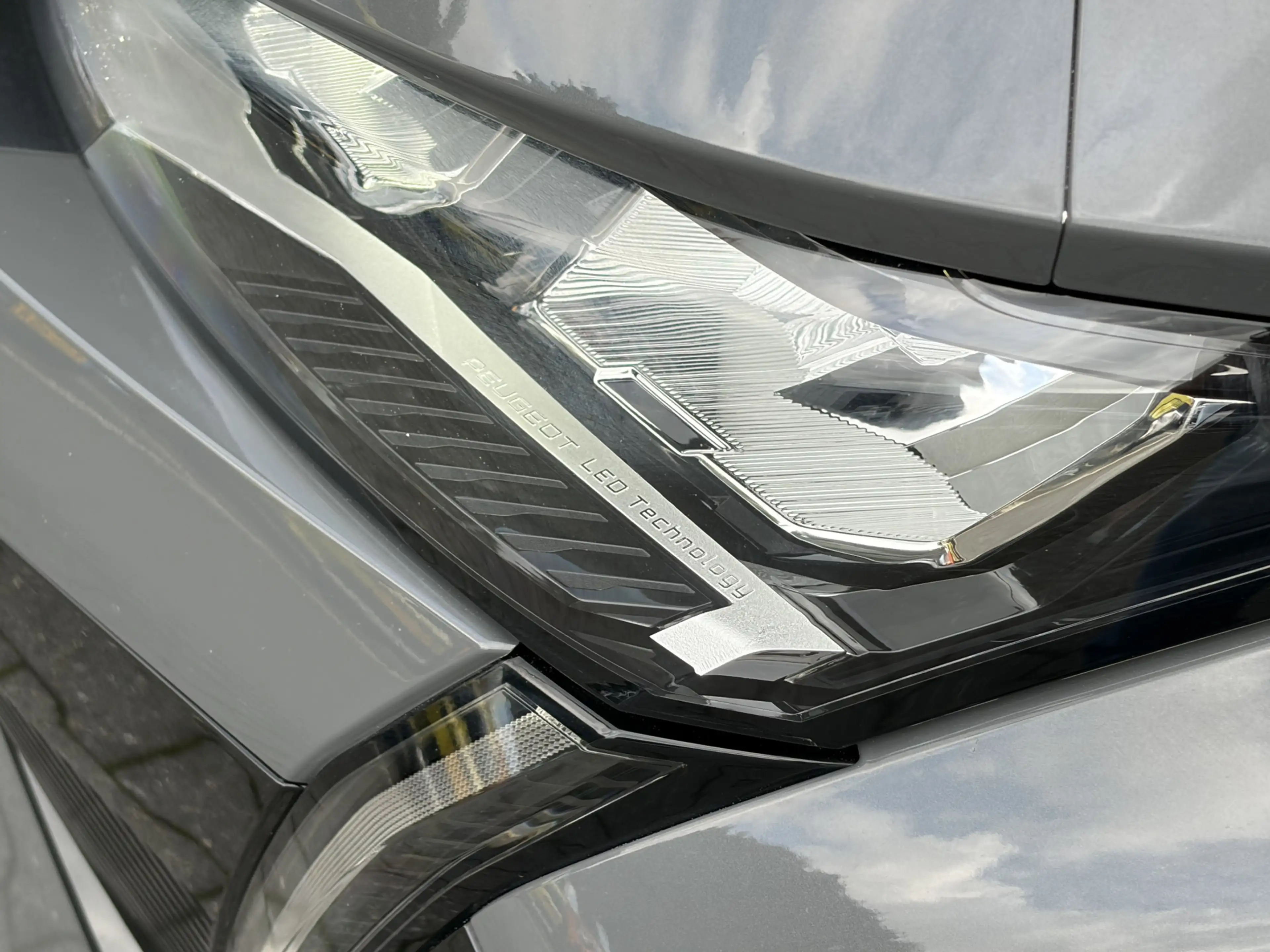 Peugeot 408 1.2 Hybrid 145 e-DCS6 Allure Navigatie / Camera / — photo 11