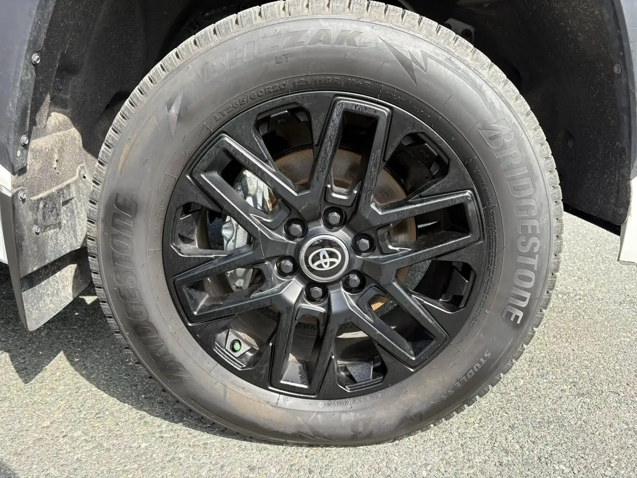 Toyota Tundra снимка Toyota Tundra