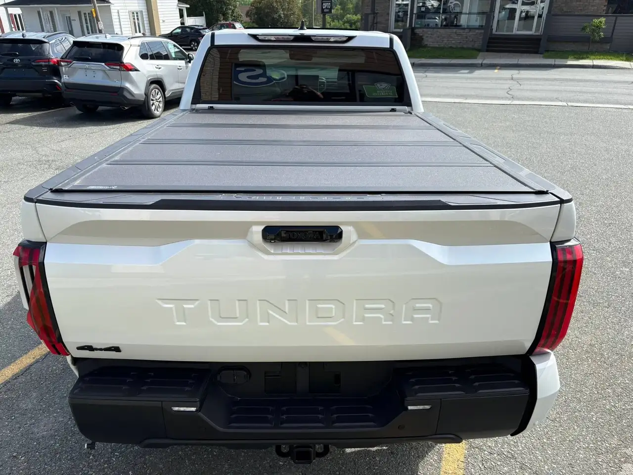 Toyota Tundra снимка Toyota Tundra