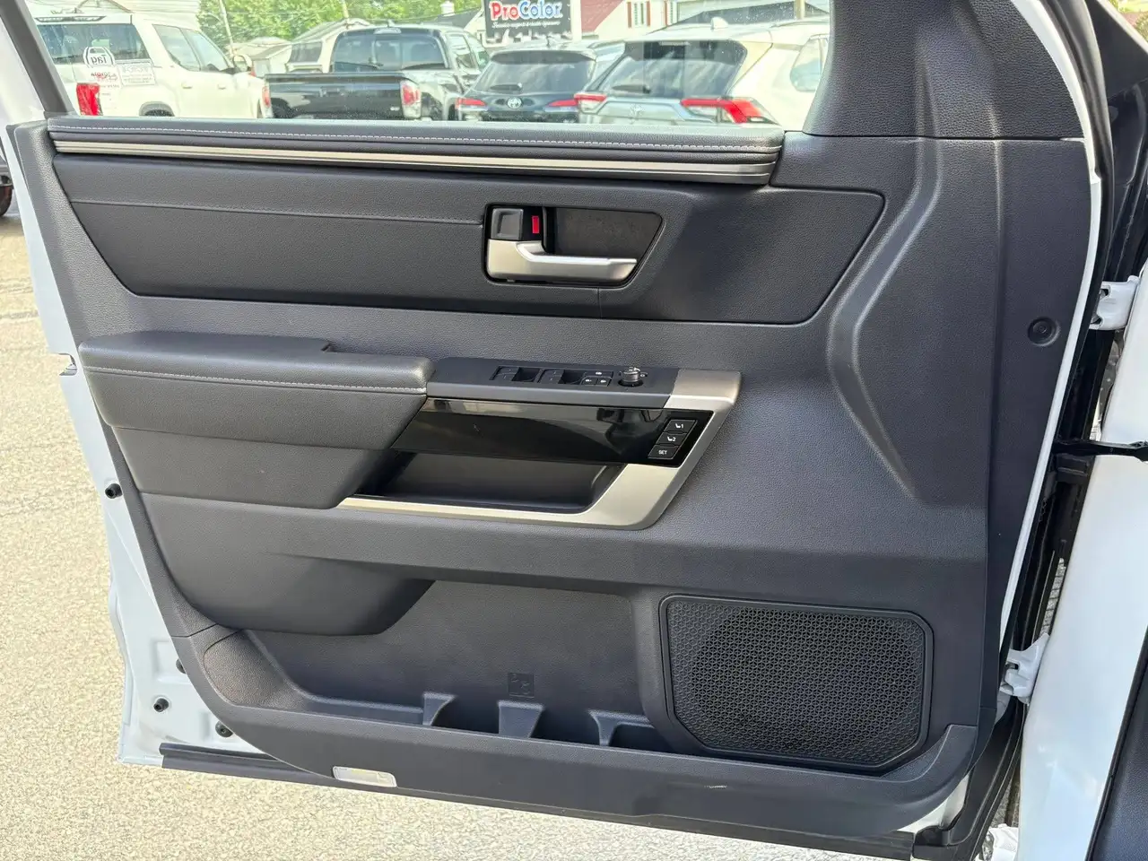 Toyota Tundra снимка Toyota Tundra