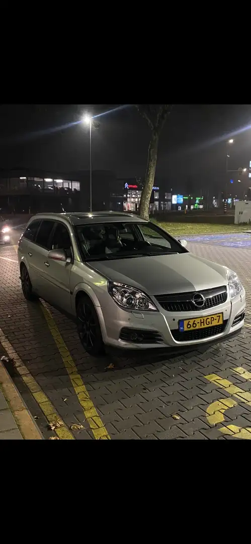 Opel Vectra 2.2 Caravan Business - 1