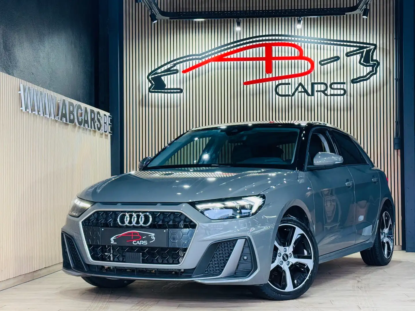 Audi A1 Sportback 25 TFSI * S LINE * S TRONIC * GAR 12 M Grijs - 1