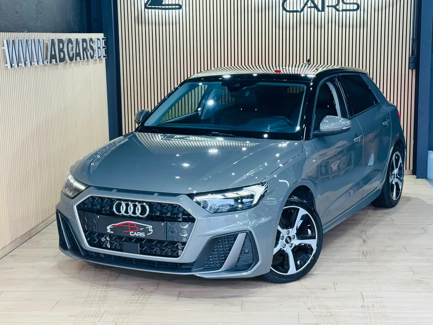 Audi A1 Sportback 25 TFSI * S LINE * S TRONIC * GAR 12 M Grijs - 2