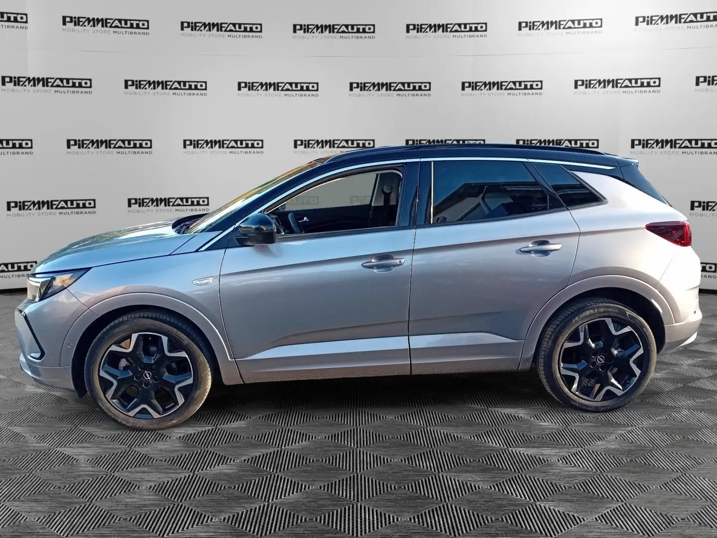Opel Grandland Grandland 1.5 diesel AT8 Ultimate Grigio - 2