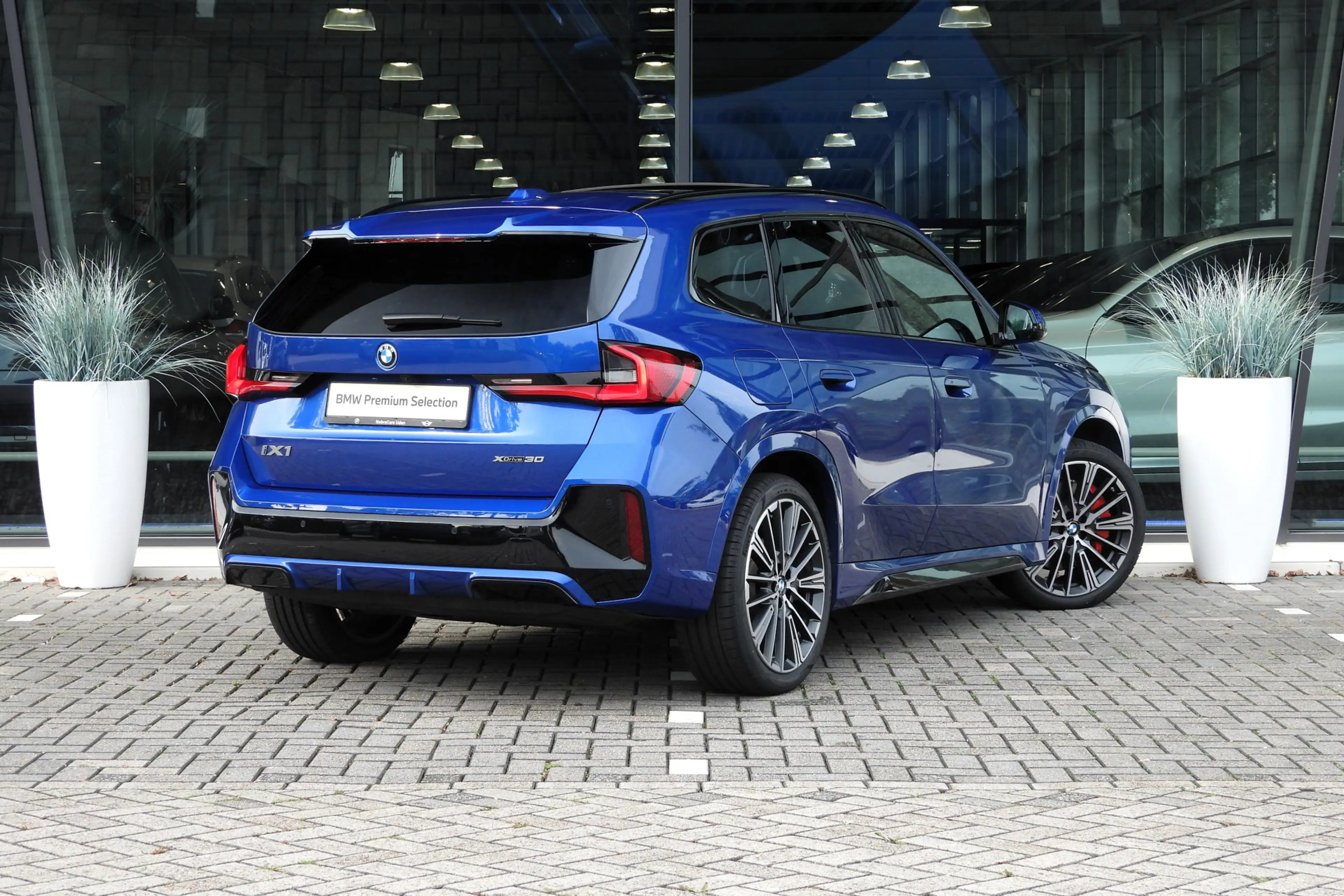 BMW iX1 xDrive30 M Sport / Panoramadak / Sportstoelen / Co — photo 4