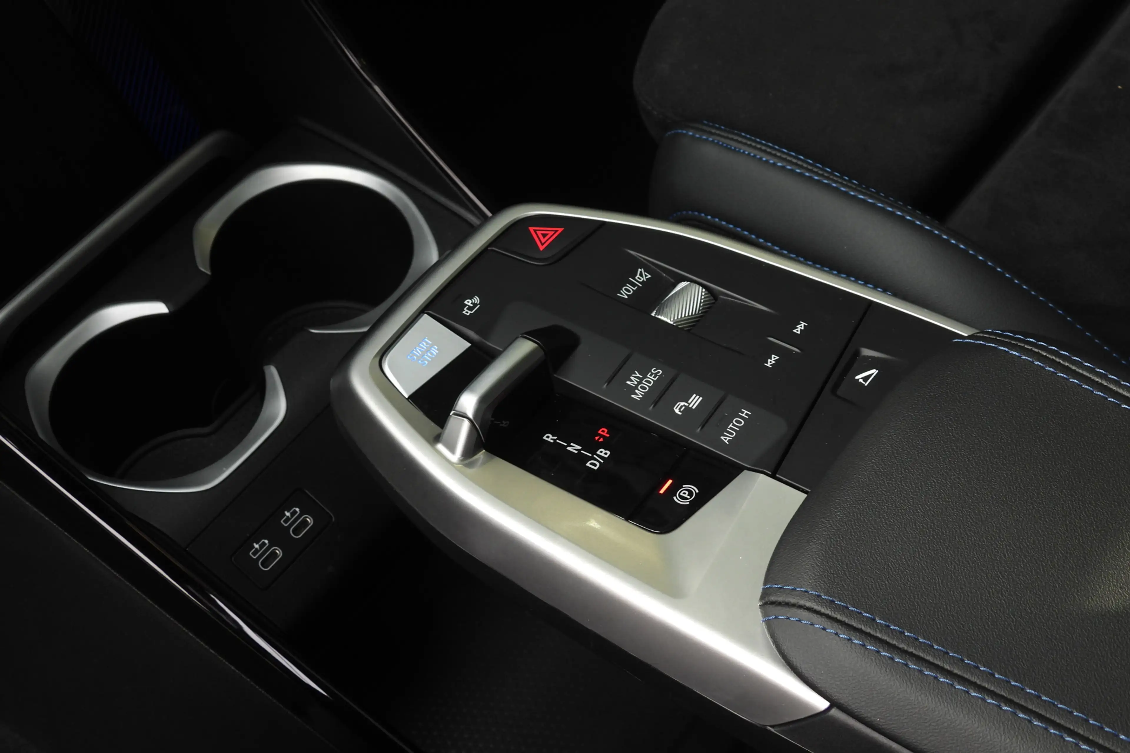 BMW iX1 xDrive30 M Sport / Panoramadak / Sportstoelen / Co — photo 13