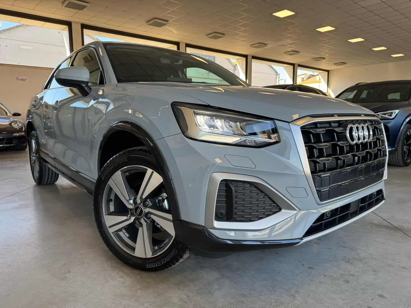 Audi Q2 35 TFSI S tronic Business Advanced Gris - 2