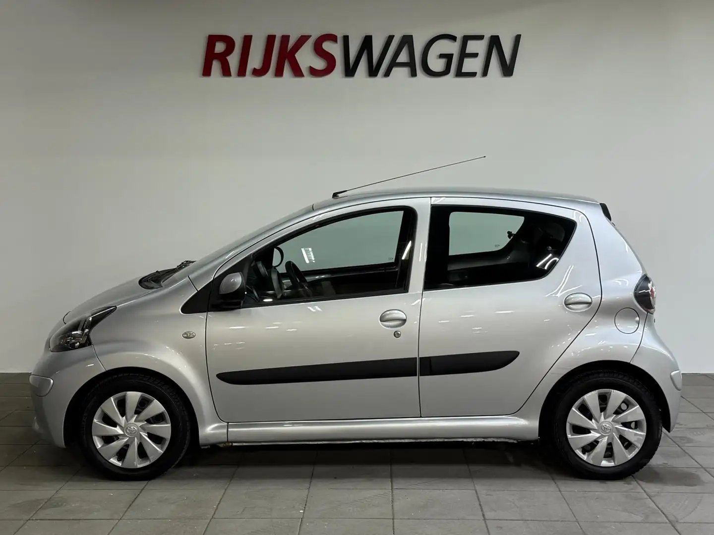 Toyota Aygo 1.0-12V Airco/Elektrische ramen Grau - 2