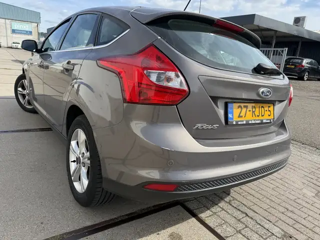 Ford Focus view 4