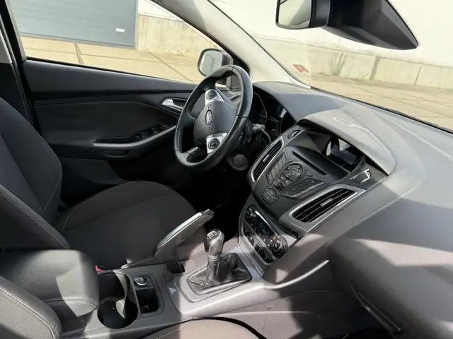 Ford Focus view 6