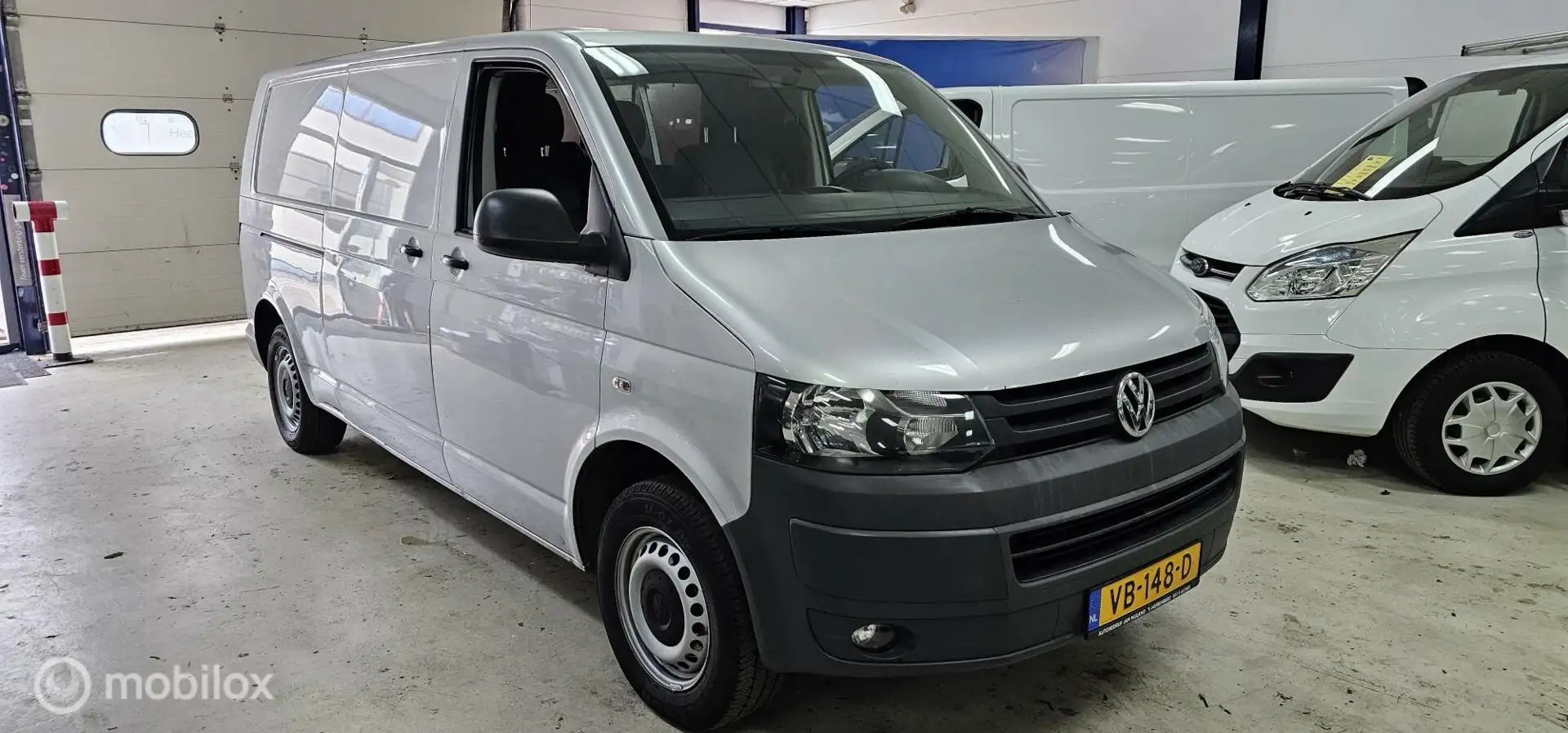 Volkswagen T5 Transporter 2.0 TDI L2H1 Airco Cruise Argent - 2