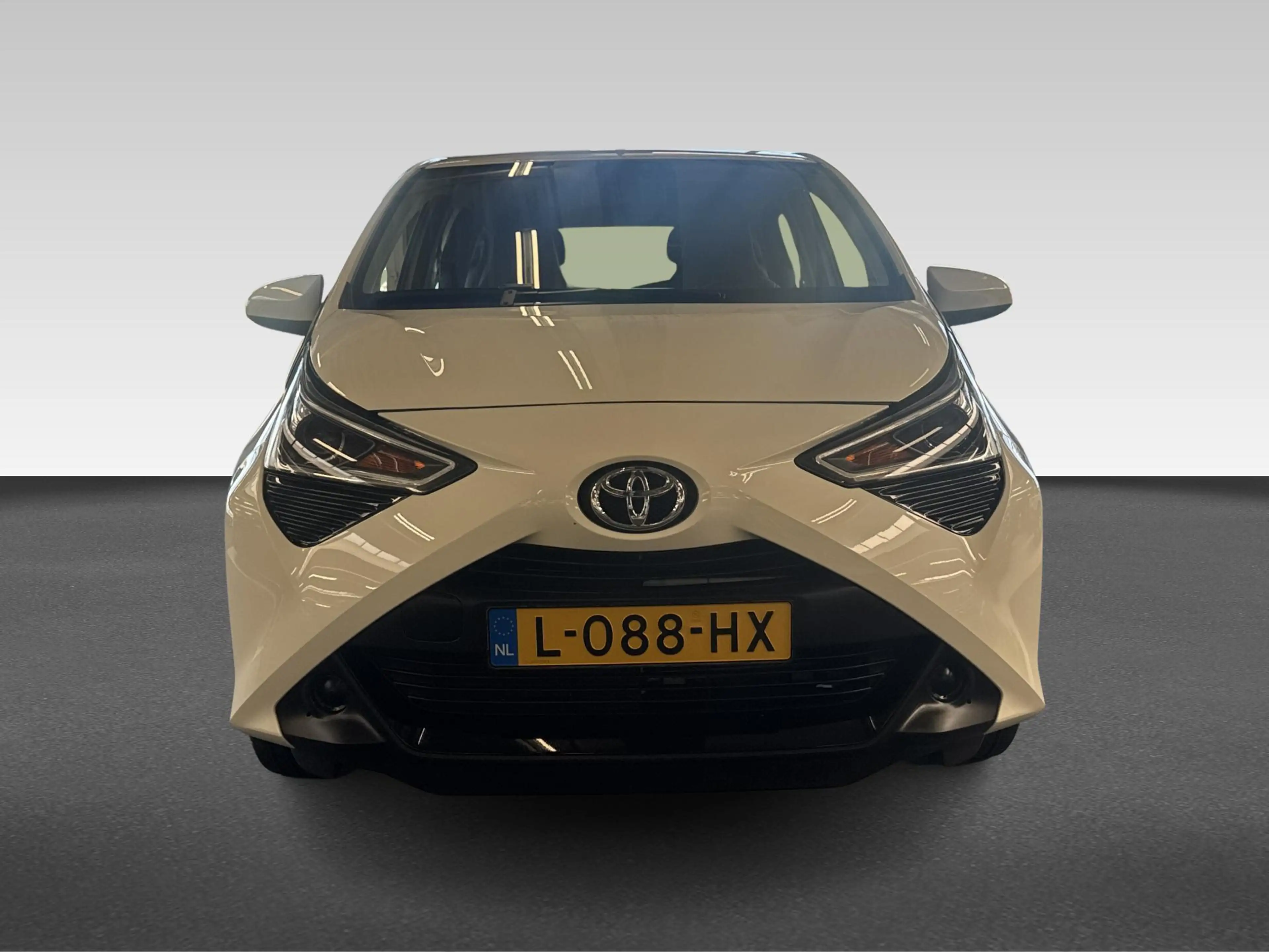 Toyota Aygo 1.0 VVT-i x-play | Achteruitrijcamera | Apple Carp — photo 7