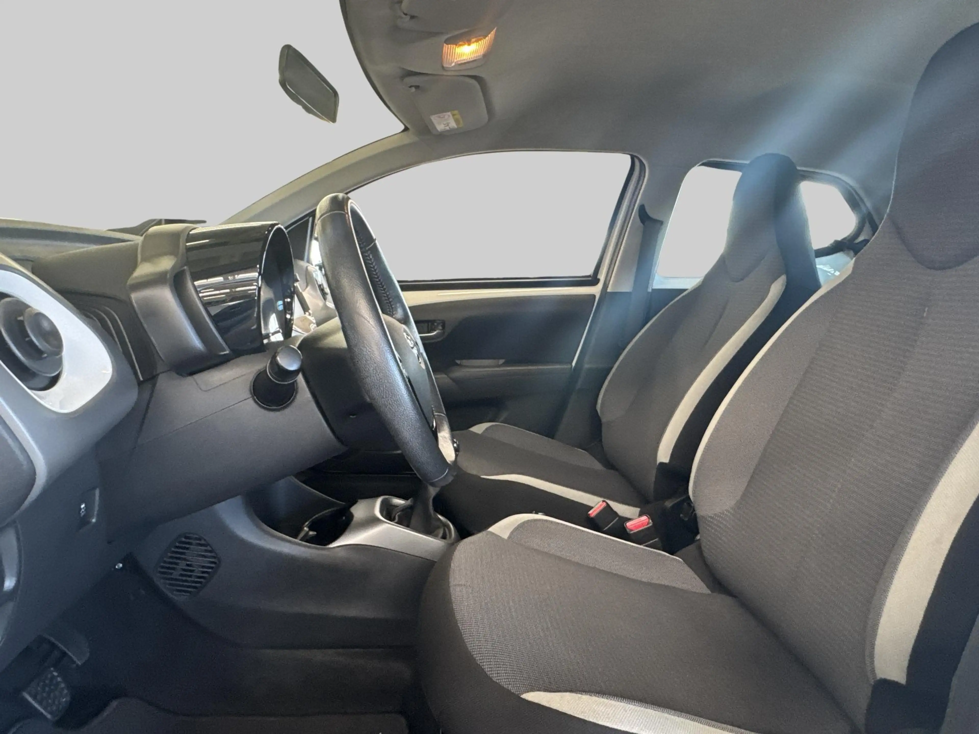 Toyota Aygo 1.0 VVT-i x-play | Achteruitrijcamera | Apple Carp — photo 12