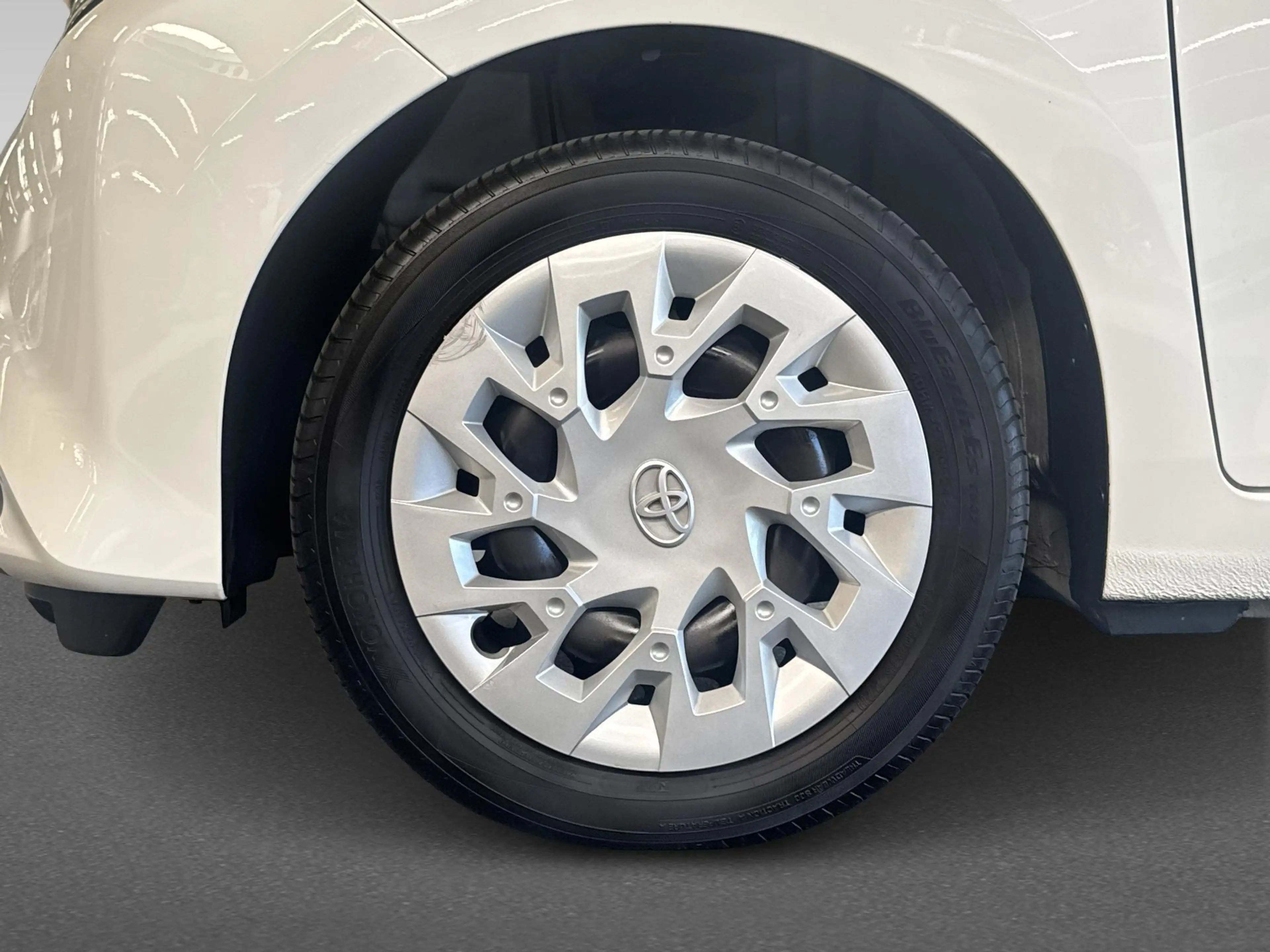 Toyota Aygo 1.0 VVT-i x-play | Achteruitrijcamera | Apple Carp — photo 11