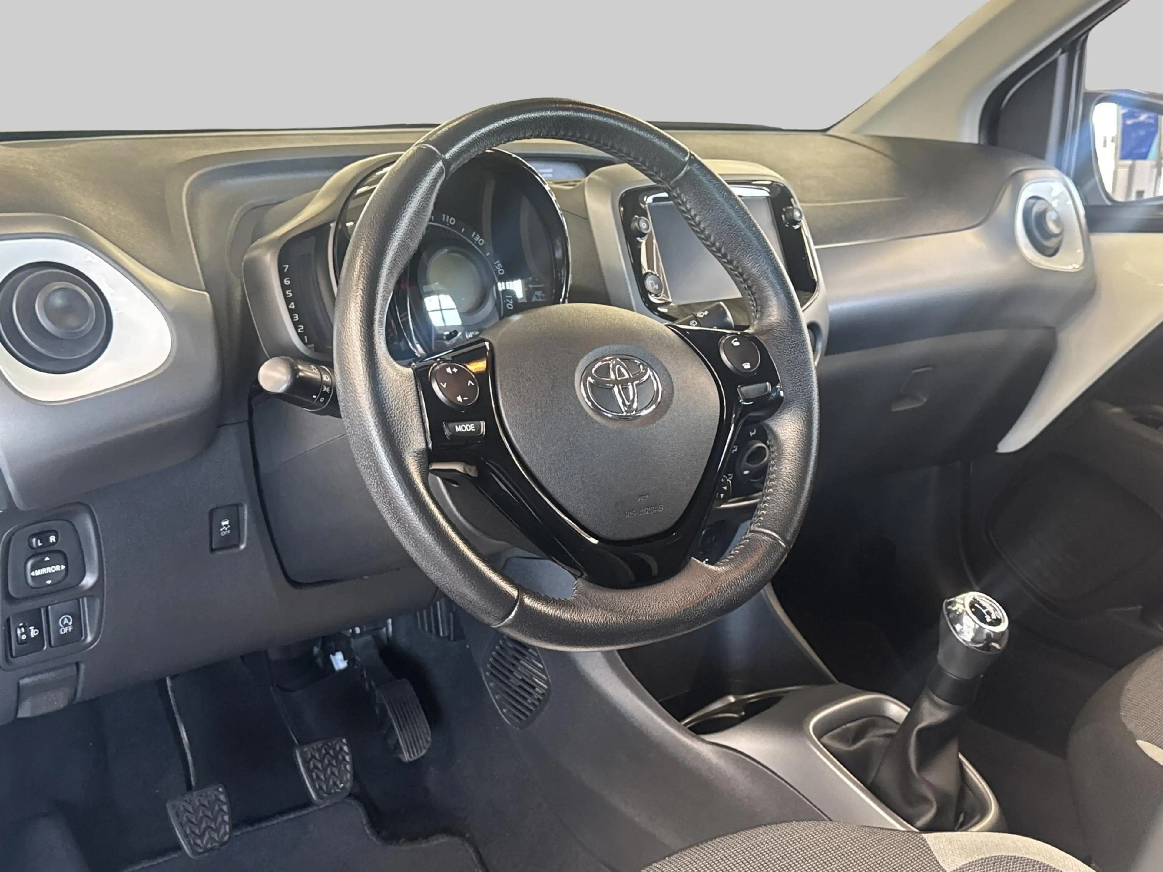 Toyota Aygo 1.0 VVT-i x-play | Achteruitrijcamera | Apple Carp — photo 4