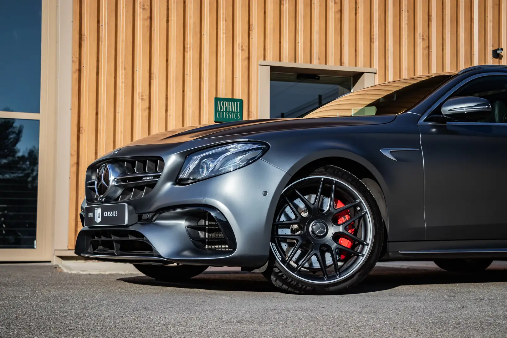 Mercedes-Benz E 63 AMG S Break Grau - 2
